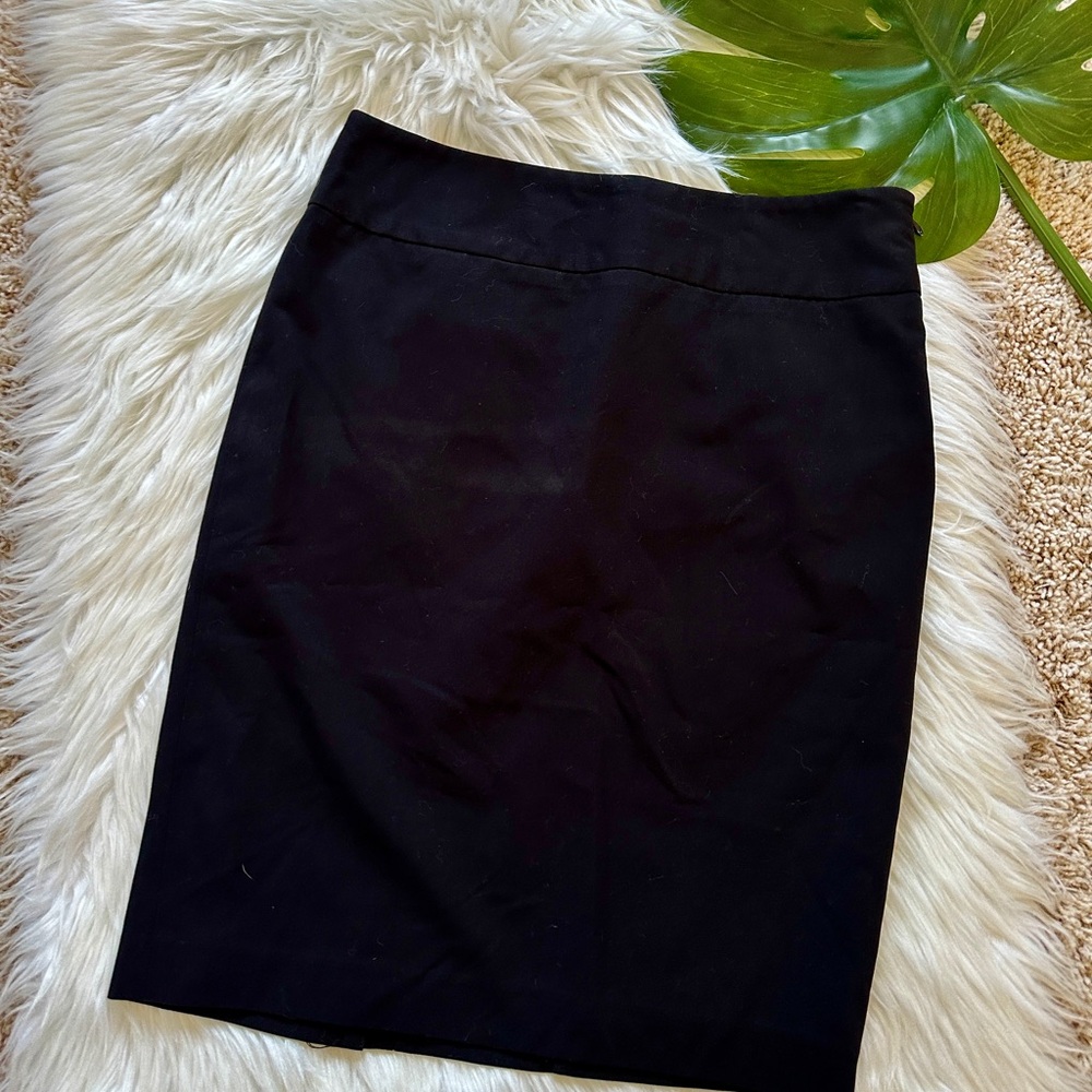 ⭐️ Classic Black Pencil Skirt